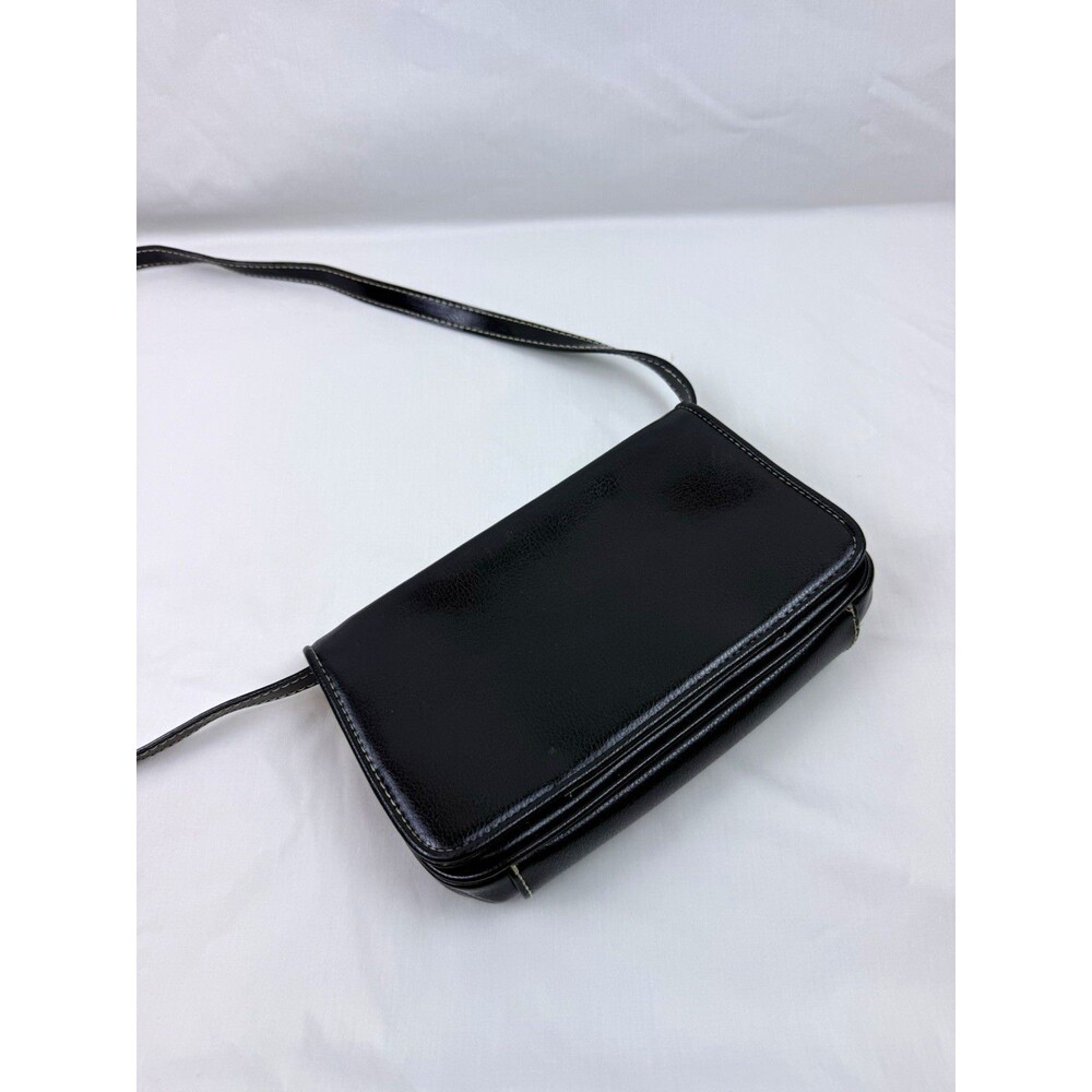 Liz Claiborne Black Shoulder Bag Snap Flap Inner Pockets Lined Silver Hardware